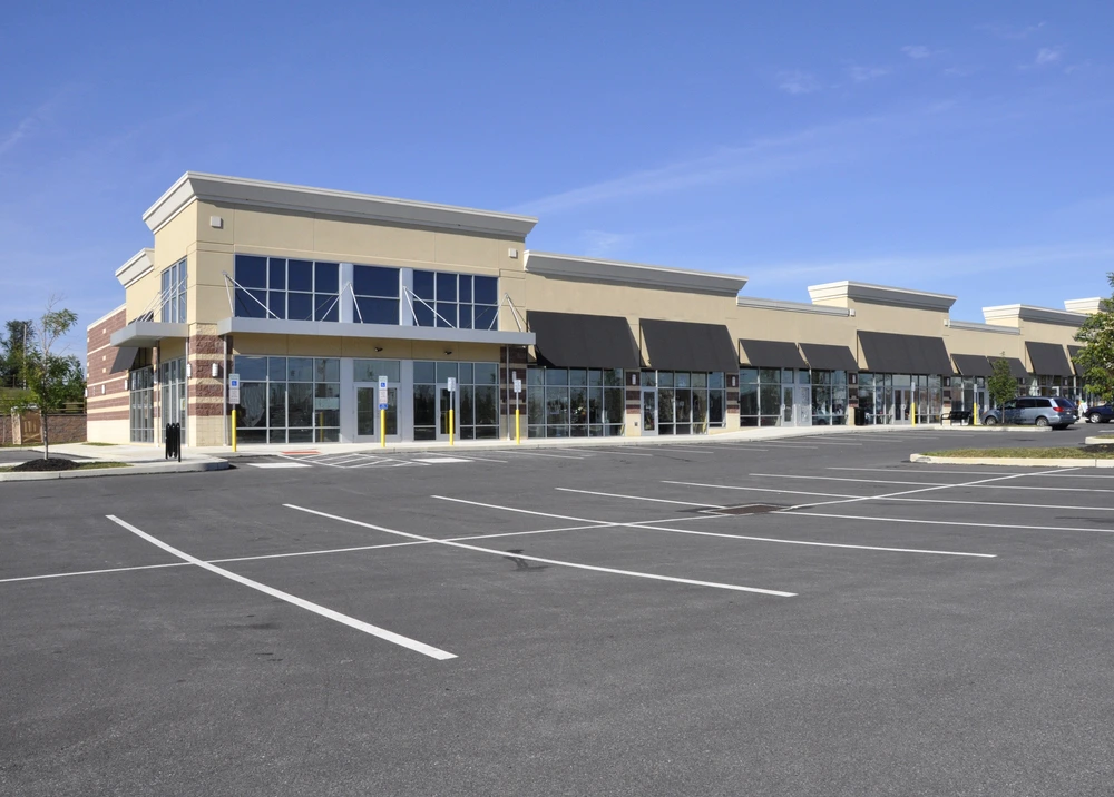Highway retail commercial property in Baytown, TX