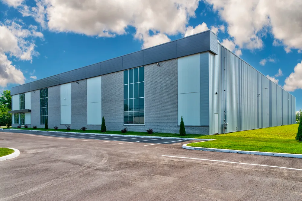 Commercial property loading dock warehouse in Alvin, TX Industrial warehouse commercial property in Alvin, TX